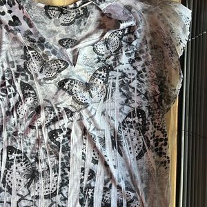 Apt 9 black and white shirt